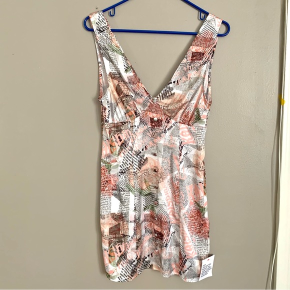 3/29$ 🎊  ASOS DESIGN button front satin mini dress in newspaper print - Picture 4 of 6